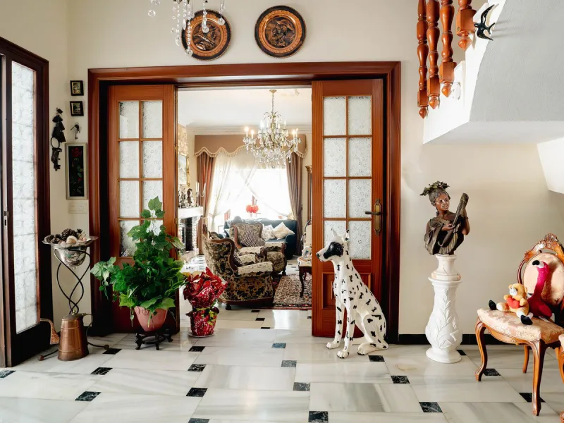 House - Detached Villa в продаже в Fuengirola, Málaga. В доме 5 спален и 2 ванных комнат. Площадь дома 415 м². Площадь участка 1089 м²