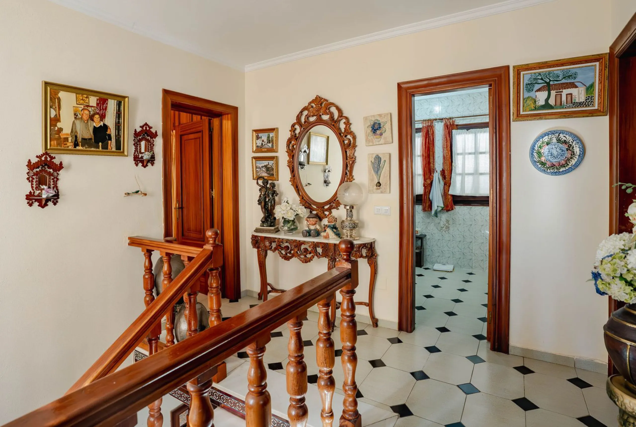 House - Detached Villa в продаже в Fuengirola, Málaga. В доме 5 спален и 2 ванных комнат. Площадь дома 415 м². Площадь участка 1089 м²