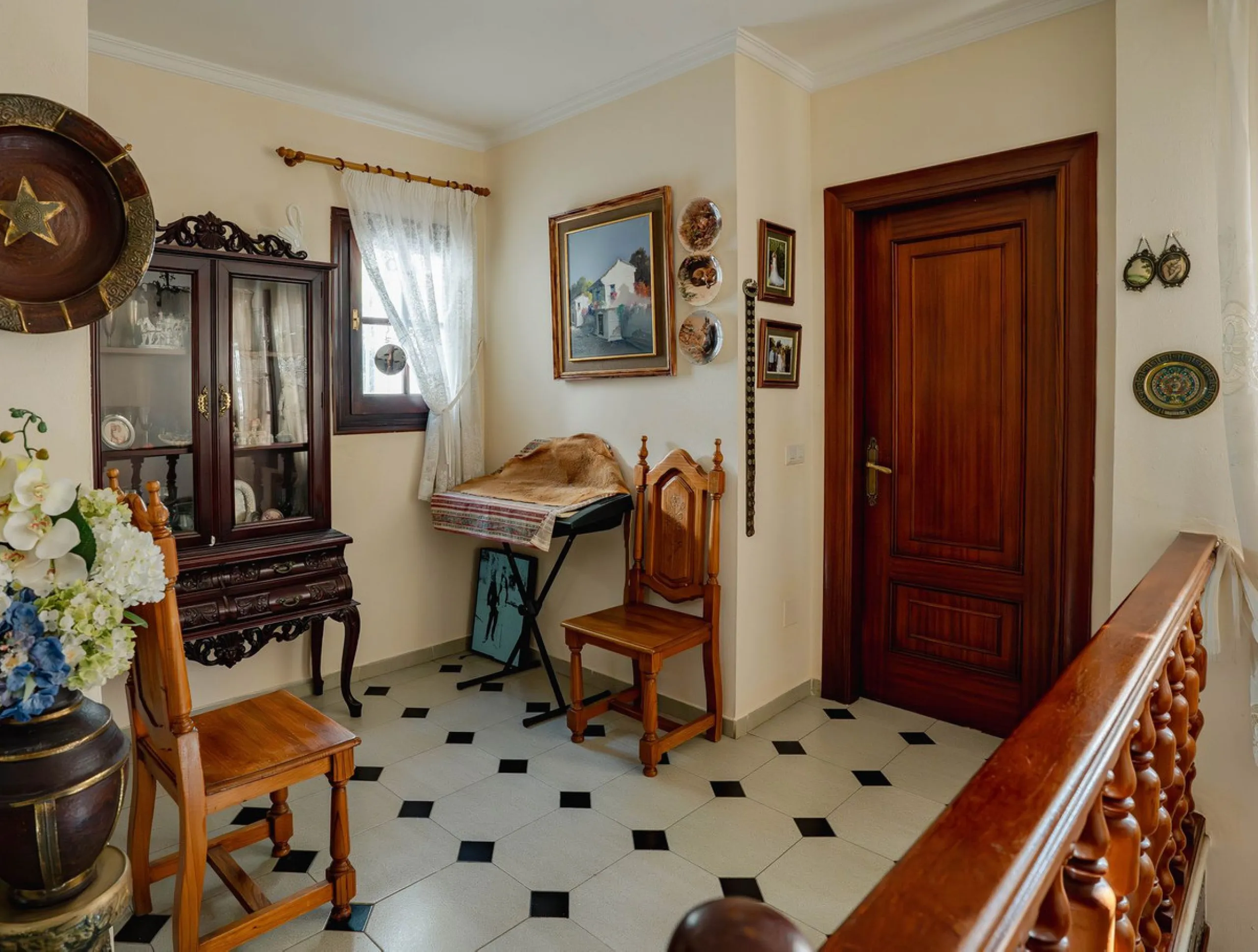 House - Detached Villa в продаже в Fuengirola, Málaga. В доме 5 спален и 2 ванных комнат. Площадь дома 415 м². Площадь участка 1089 м²