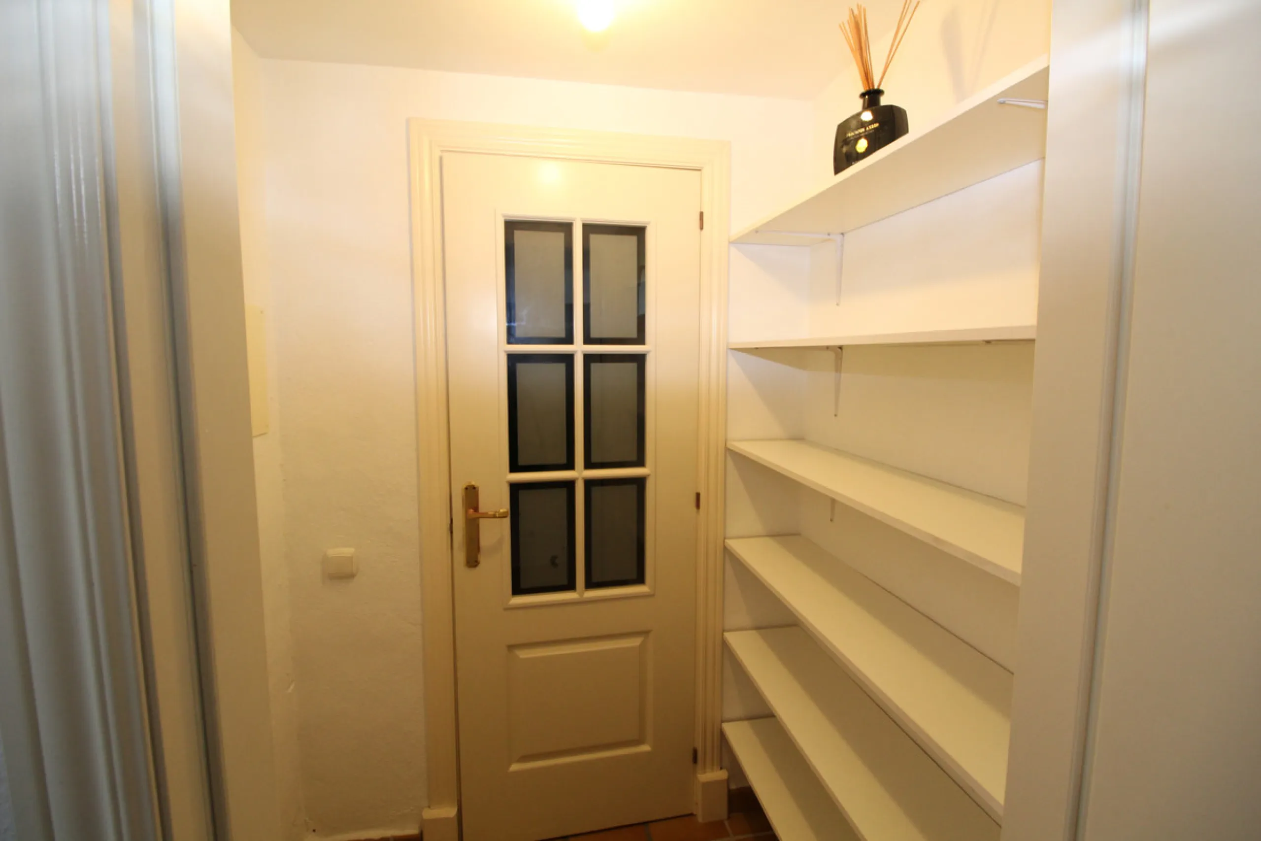 House - Semi-Detached House в продаже в Marbella, Málaga. В доме 3 спален и 3 ванных комнат. Площадь дома 431 м². Площадь участка 100 м²