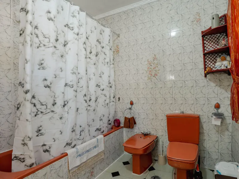 House - Detached Villa в продаже в Fuengirola, Málaga. В доме 5 спален и 2 ванных комнат. Площадь дома 415 м². Площадь участка 1089 м²