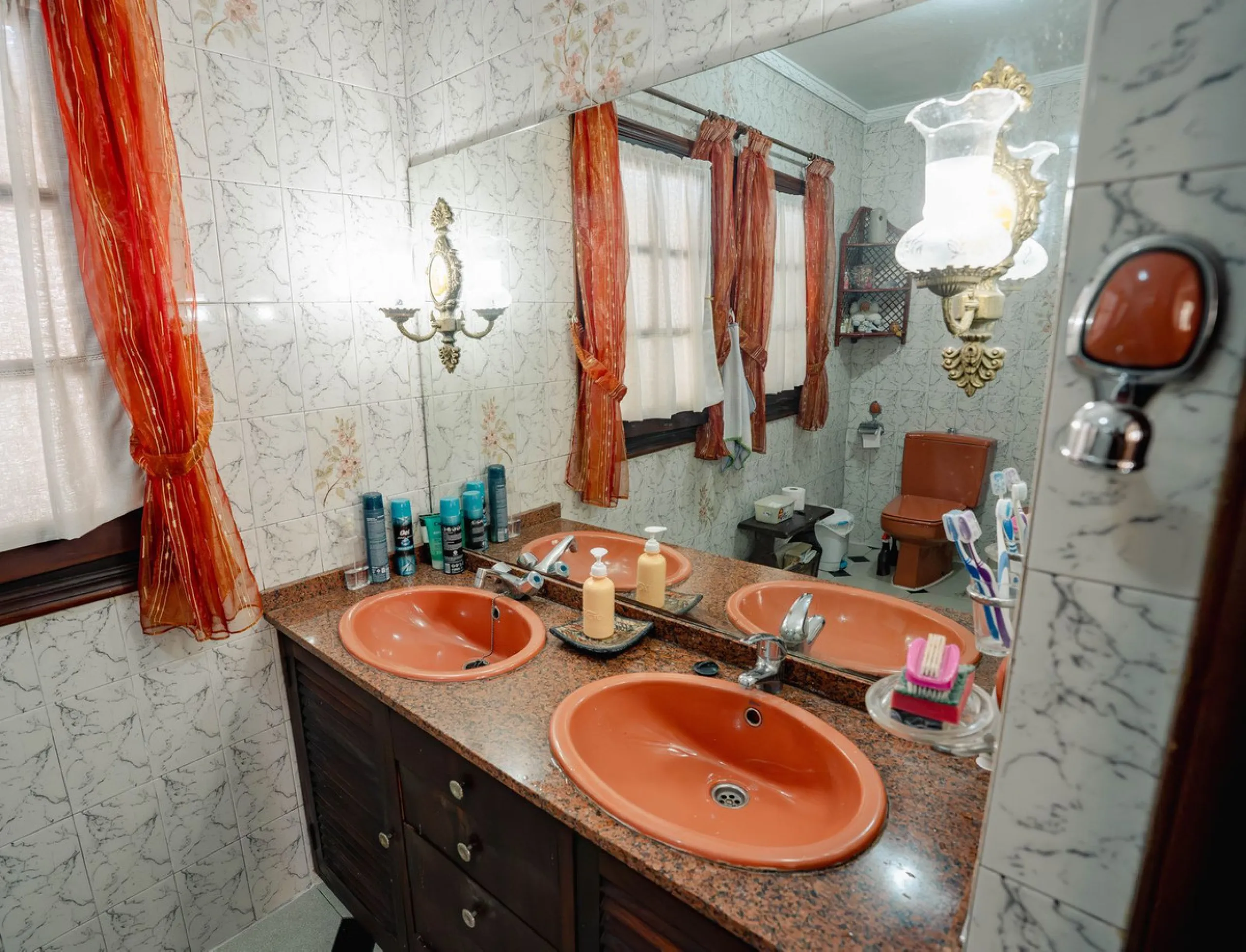 House - Detached Villa в продаже в Fuengirola, Málaga. В доме 5 спален и 2 ванных комнат. Площадь дома 415 м². Площадь участка 1089 м²