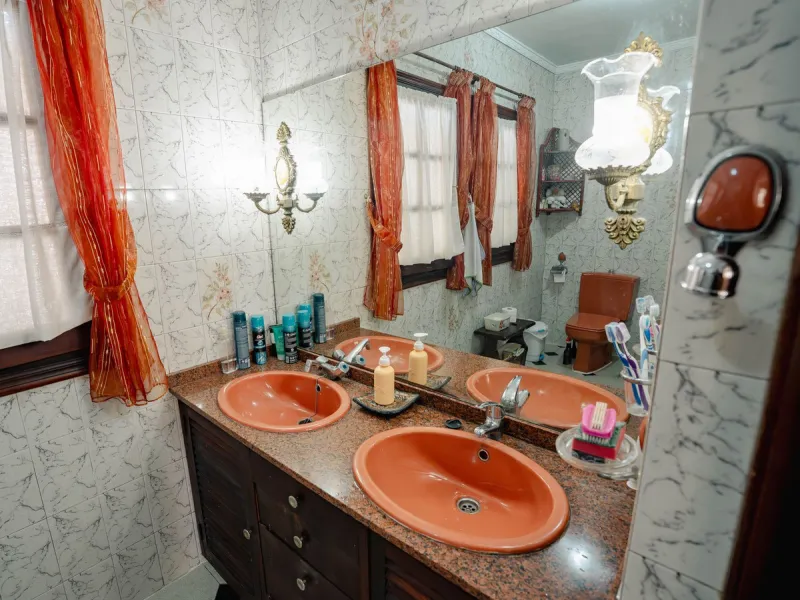 House - Detached Villa в продаже в Fuengirola, Málaga. В доме 5 спален и 2 ванных комнат. Площадь дома 415 м². Площадь участка 1089 м²