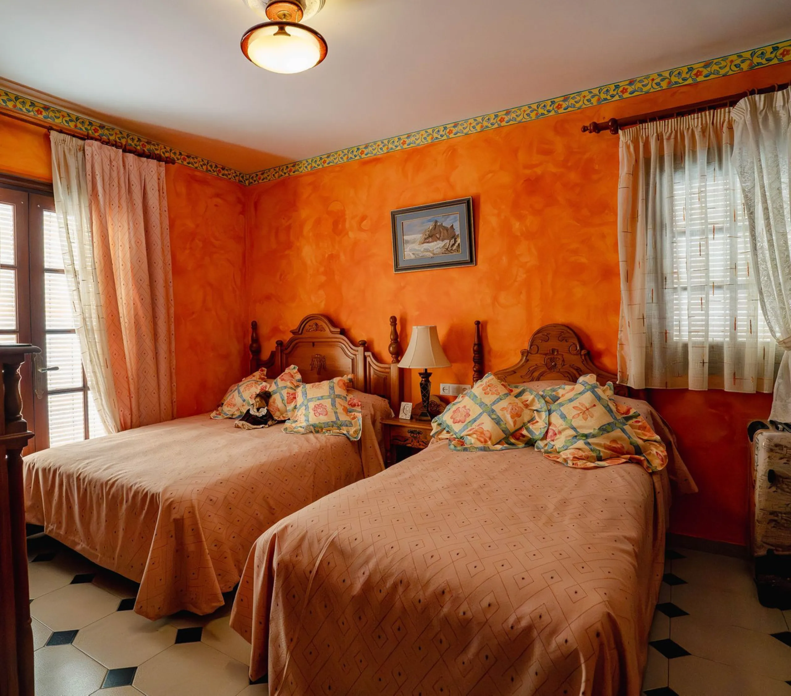 House - Detached Villa в продаже в Fuengirola, Málaga. В доме 5 спален и 2 ванных комнат. Площадь дома 415 м². Площадь участка 1089 м²