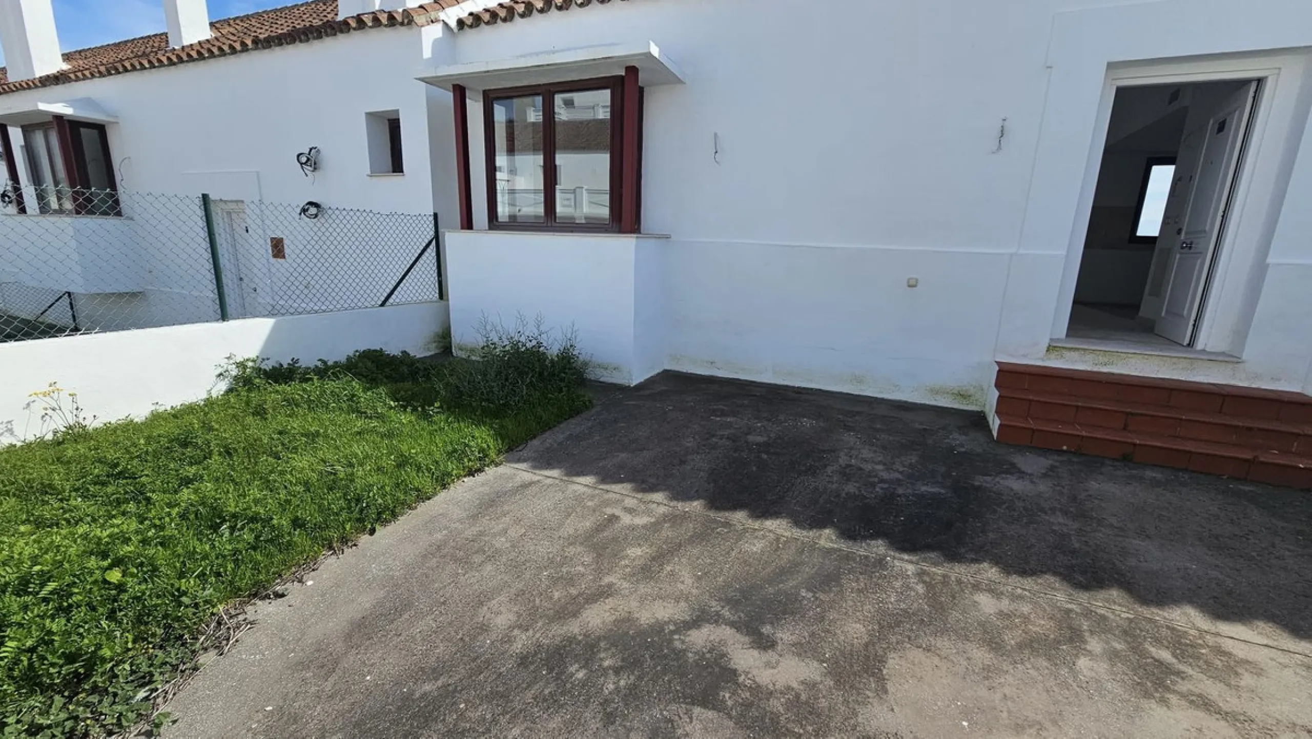House - Townhouse в продаже в Casares, Málaga. В доме 3 спален и 2 ванных комнат. Площадь дома 237 м²