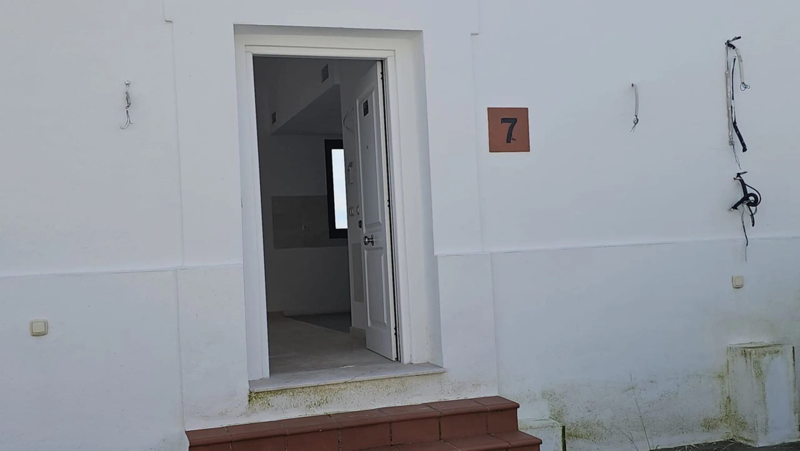 House - Townhouse в продаже в Casares, Málaga. В доме 3 спален и 2 ванных комнат. Площадь дома 237 м²