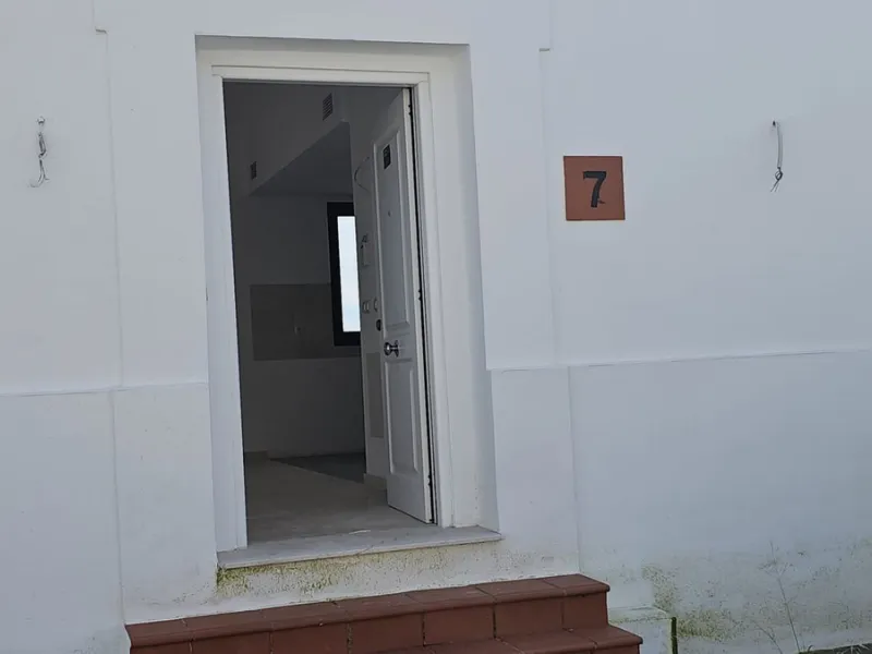 House - Townhouse в продаже в Casares, Málaga. В доме 3 спален и 2 ванных комнат. Площадь дома 237 м²
