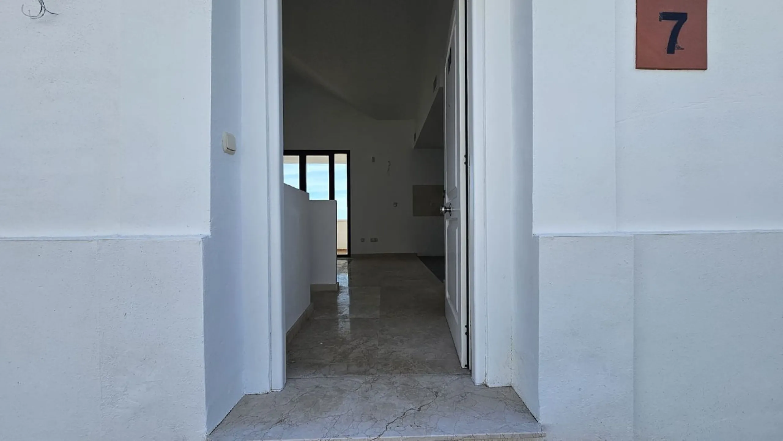 House - Townhouse в продаже в Casares, Málaga. В доме 3 спален и 2 ванных комнат. Площадь дома 237 м²