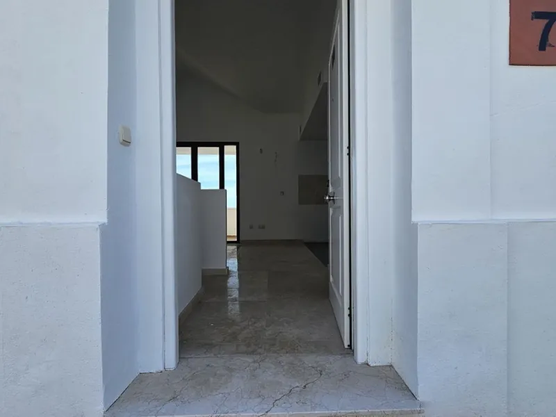 House - Townhouse в продаже в Casares, Málaga. В доме 3 спален и 2 ванных комнат. Площадь дома 237 м²