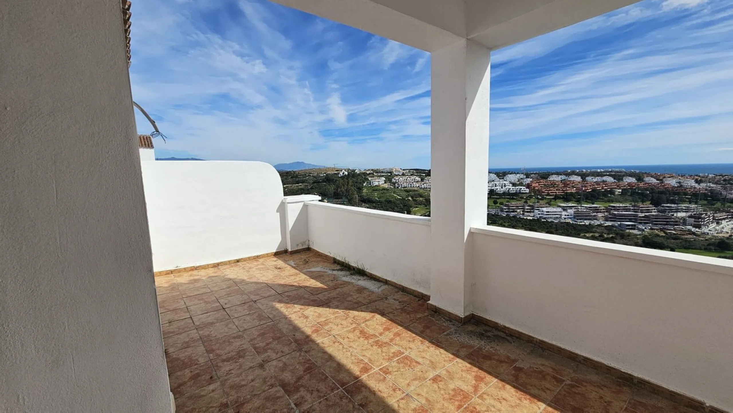 House - Townhouse в продаже в Casares, Málaga. В доме 3 спален и 2 ванных комнат. Площадь дома 237 м²