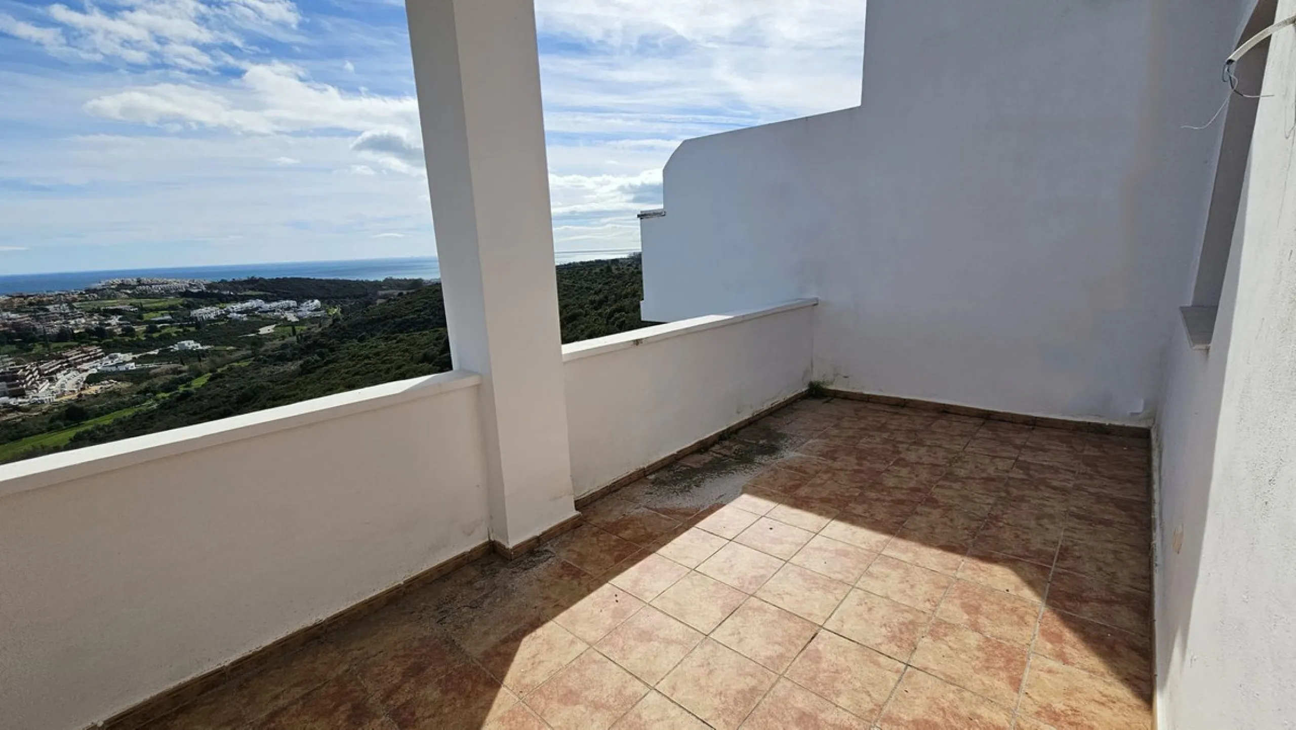 House - Townhouse в продаже в Casares, Málaga. В доме 3 спален и 2 ванных комнат. Площадь дома 237 м²