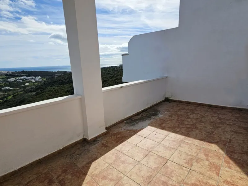 House - Townhouse в продаже в Casares, Málaga. В доме 3 спален и 2 ванных комнат. Площадь дома 237 м²