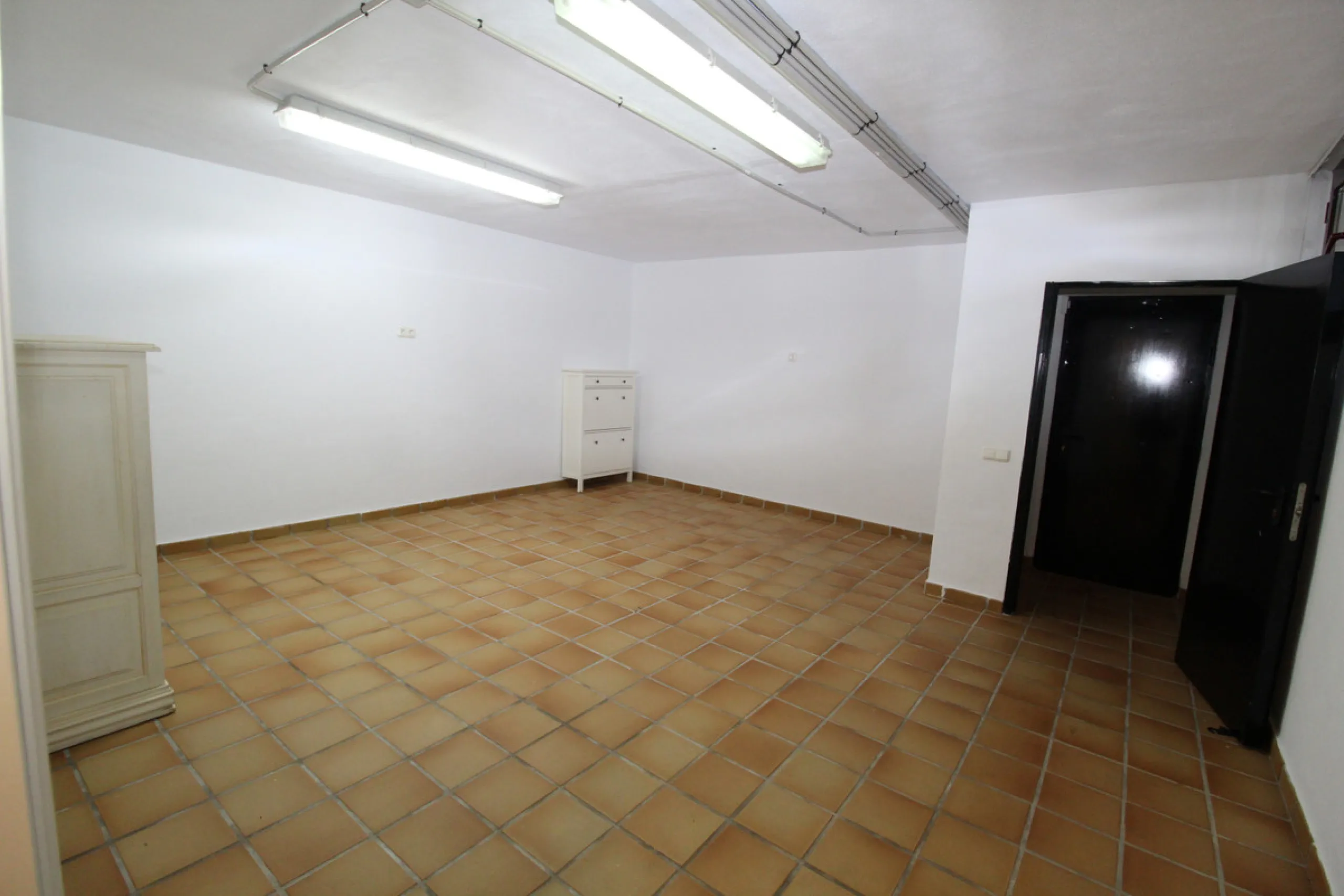 House - Semi-Detached House в продаже в Marbella, Málaga. В доме 3 спален и 3 ванных комнат. Площадь дома 431 м². Площадь участка 100 м²