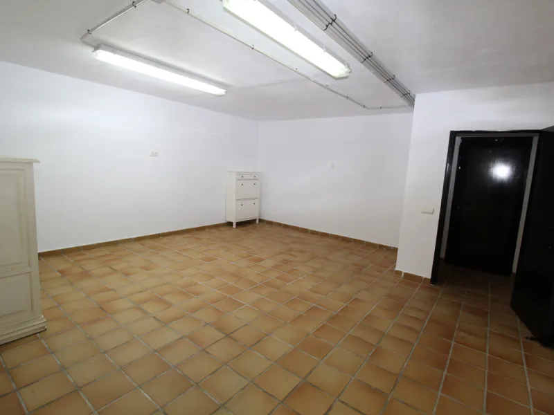 House - Semi-Detached House в продаже в Marbella, Málaga. В доме 3 спален и 3 ванных комнат. Площадь дома 431 м². Площадь участка 100 м²