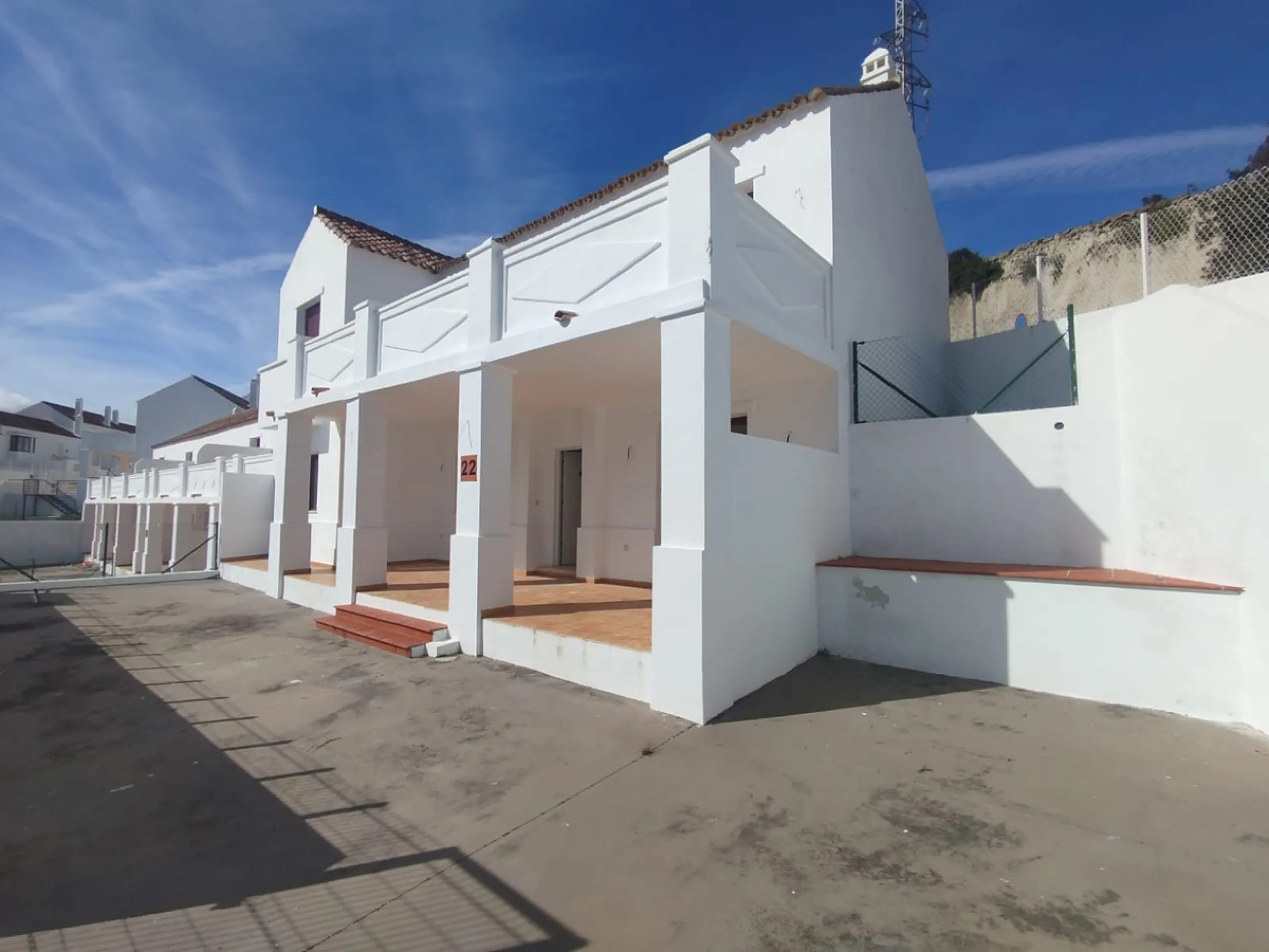 House - Townhouse в продаже в Casares, Málaga. В доме 3 спален и 3 ванных комнат. Площадь дома 266 м²
