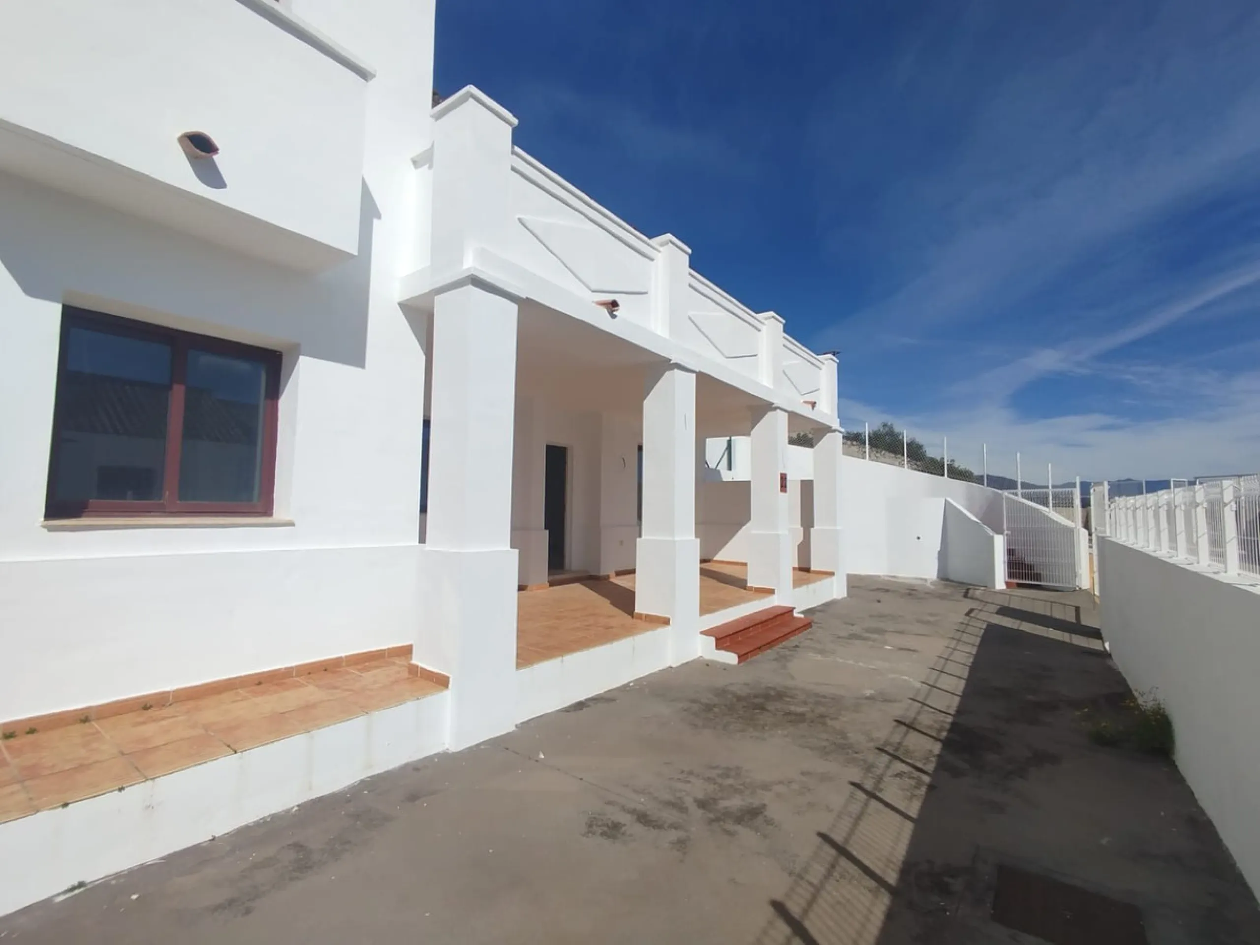 House - Townhouse в продаже в Casares, Málaga. В доме 3 спален и 3 ванных комнат. Площадь дома 266 м²