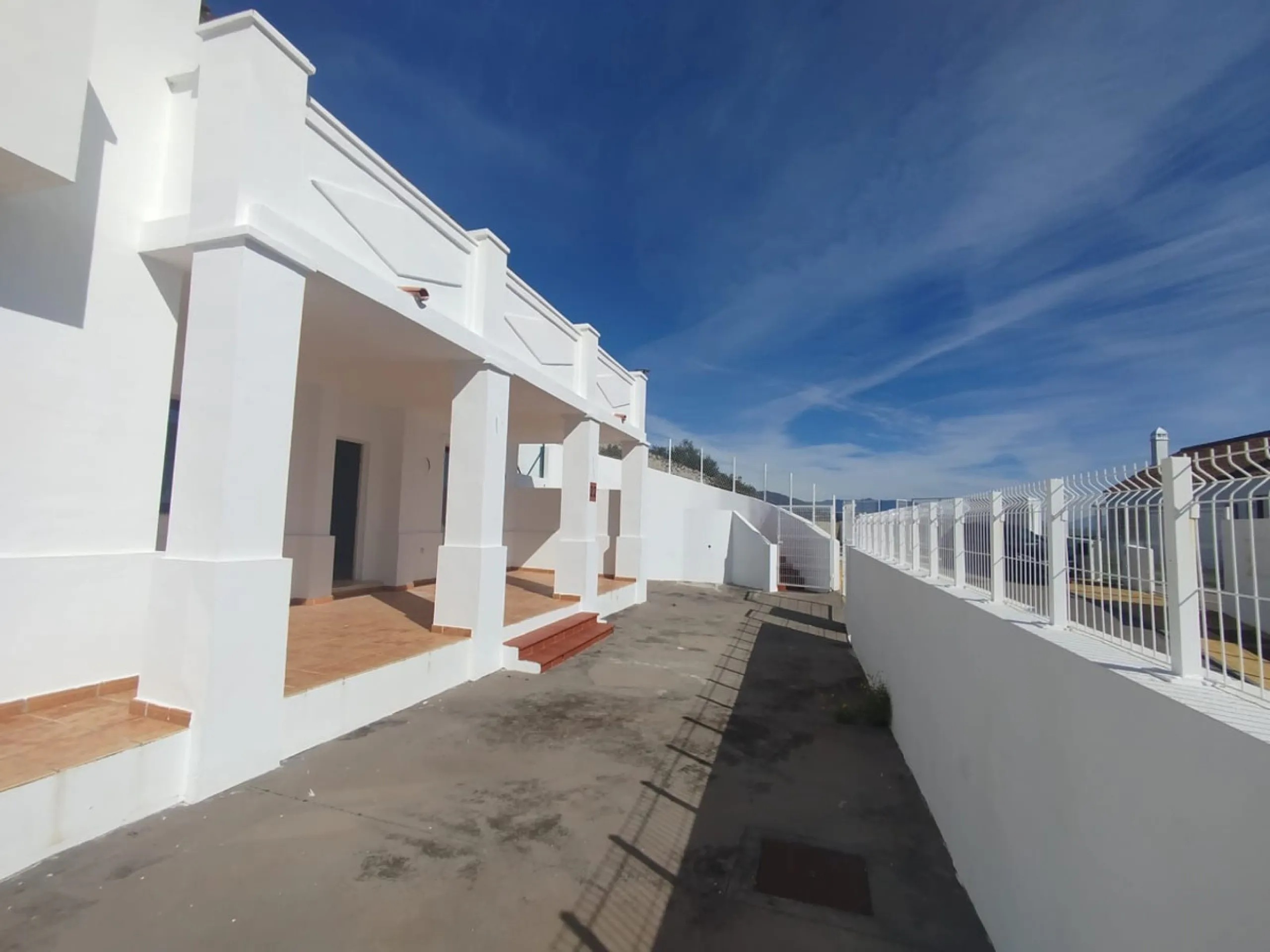 House - Townhouse в продаже в Casares, Málaga. В доме 3 спален и 3 ванных комнат. Площадь дома 266 м²