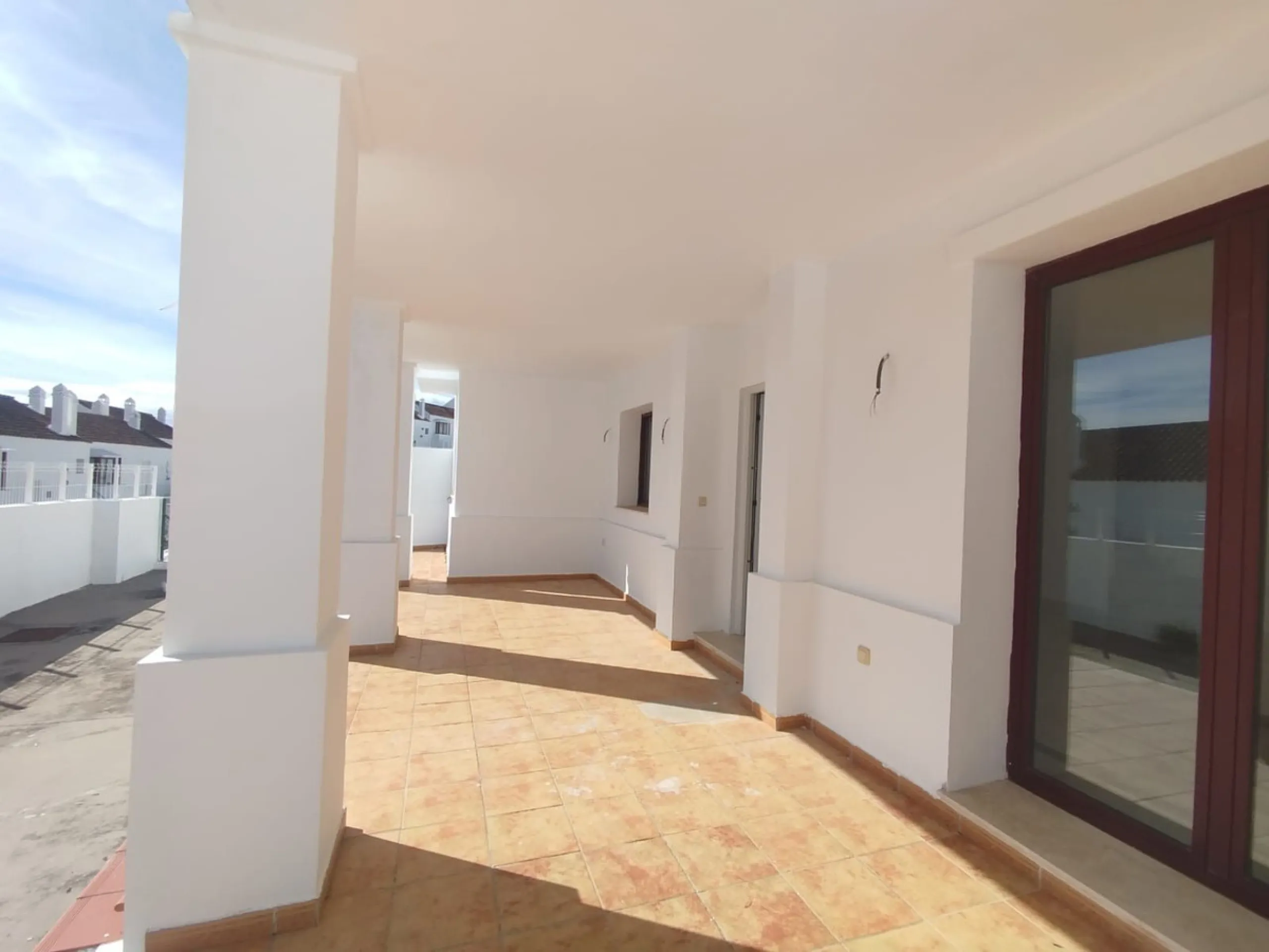 House - Townhouse в продаже в Casares, Málaga. В доме 3 спален и 3 ванных комнат. Площадь дома 266 м²