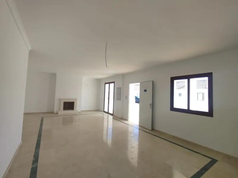 House - Townhouse в продаже в Casares, Málaga. В доме 3 спален и 3 ванных комнат. Площадь дома 266 м²