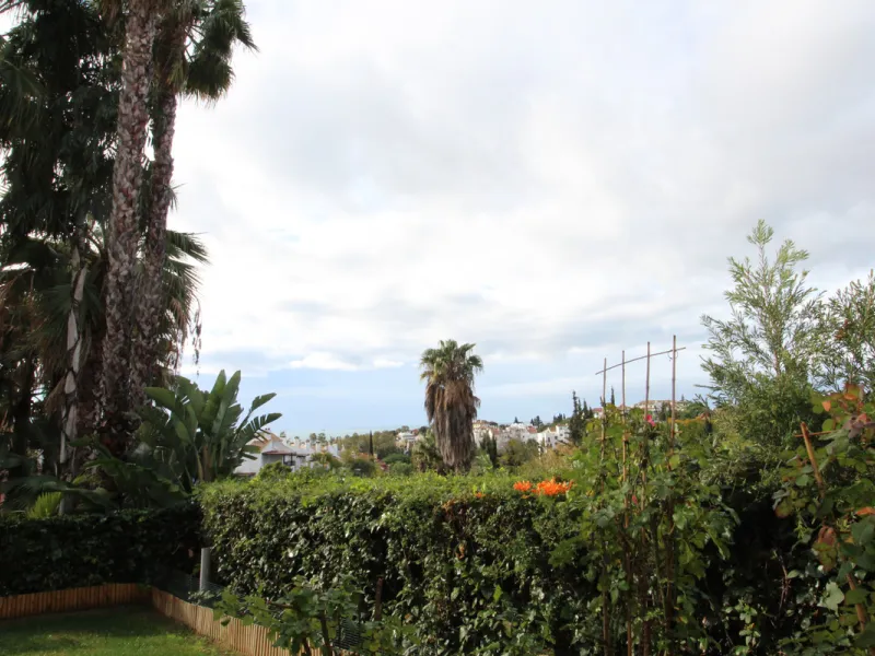 House - Semi-Detached House в продаже в Marbella, Málaga. В доме 3 спален и 3 ванных комнат. Площадь дома 431 м². Площадь участка 100 м²