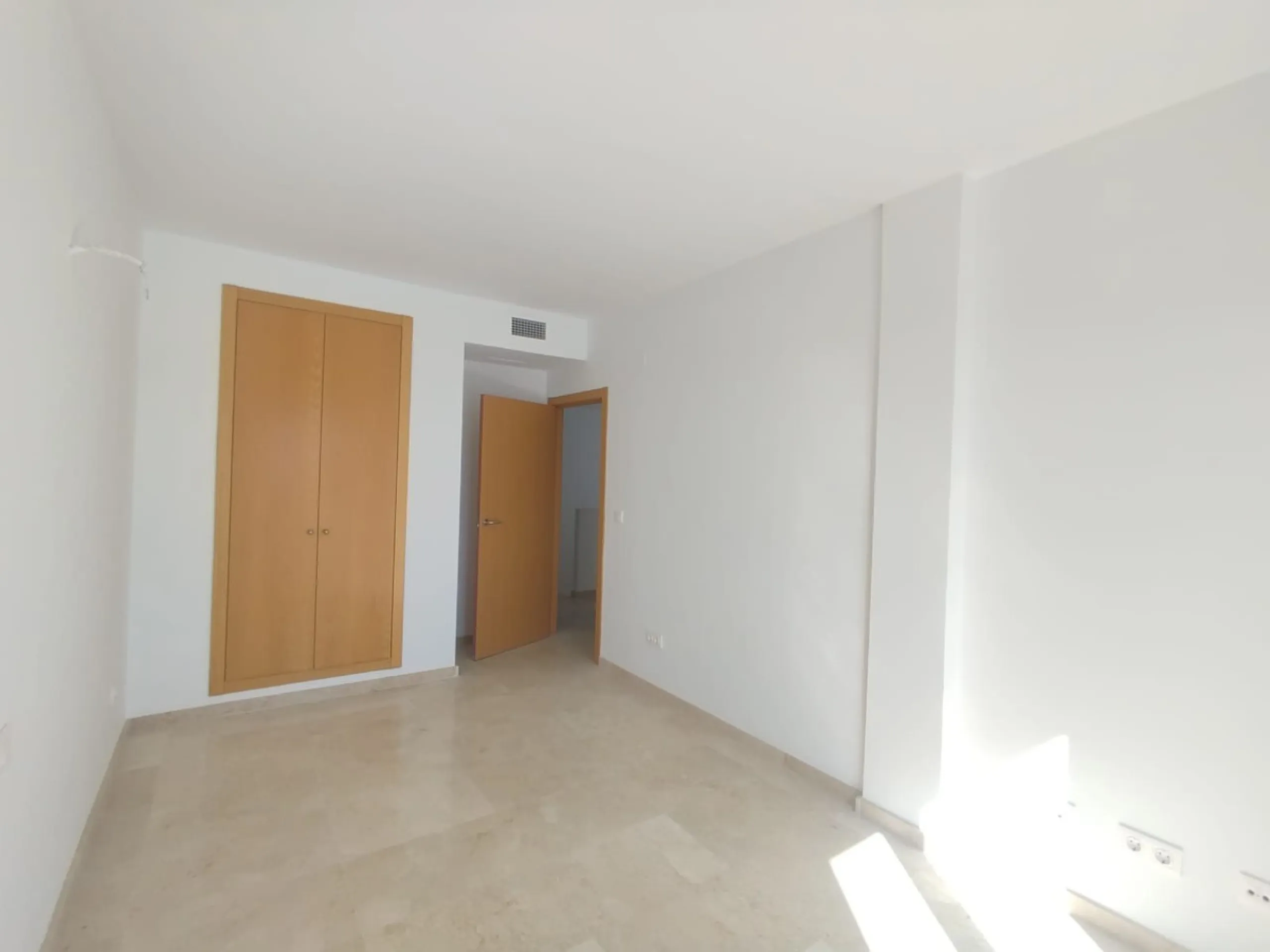 House - Townhouse в продаже в Casares, Málaga. В доме 3 спален и 3 ванных комнат. Площадь дома 266 м²