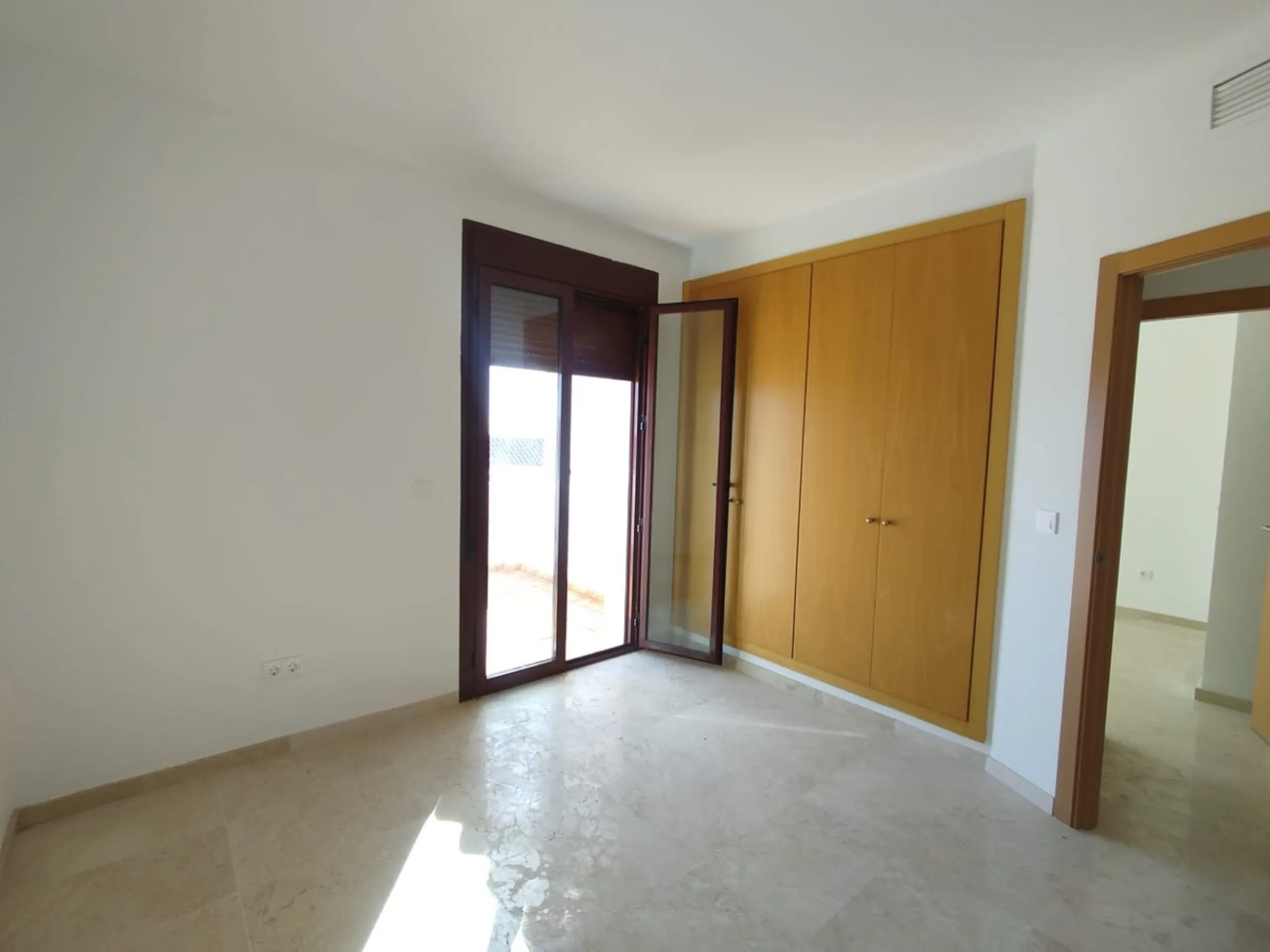 House - Townhouse в продаже в Casares, Málaga. В доме 3 спален и 3 ванных комнат. Площадь дома 266 м²