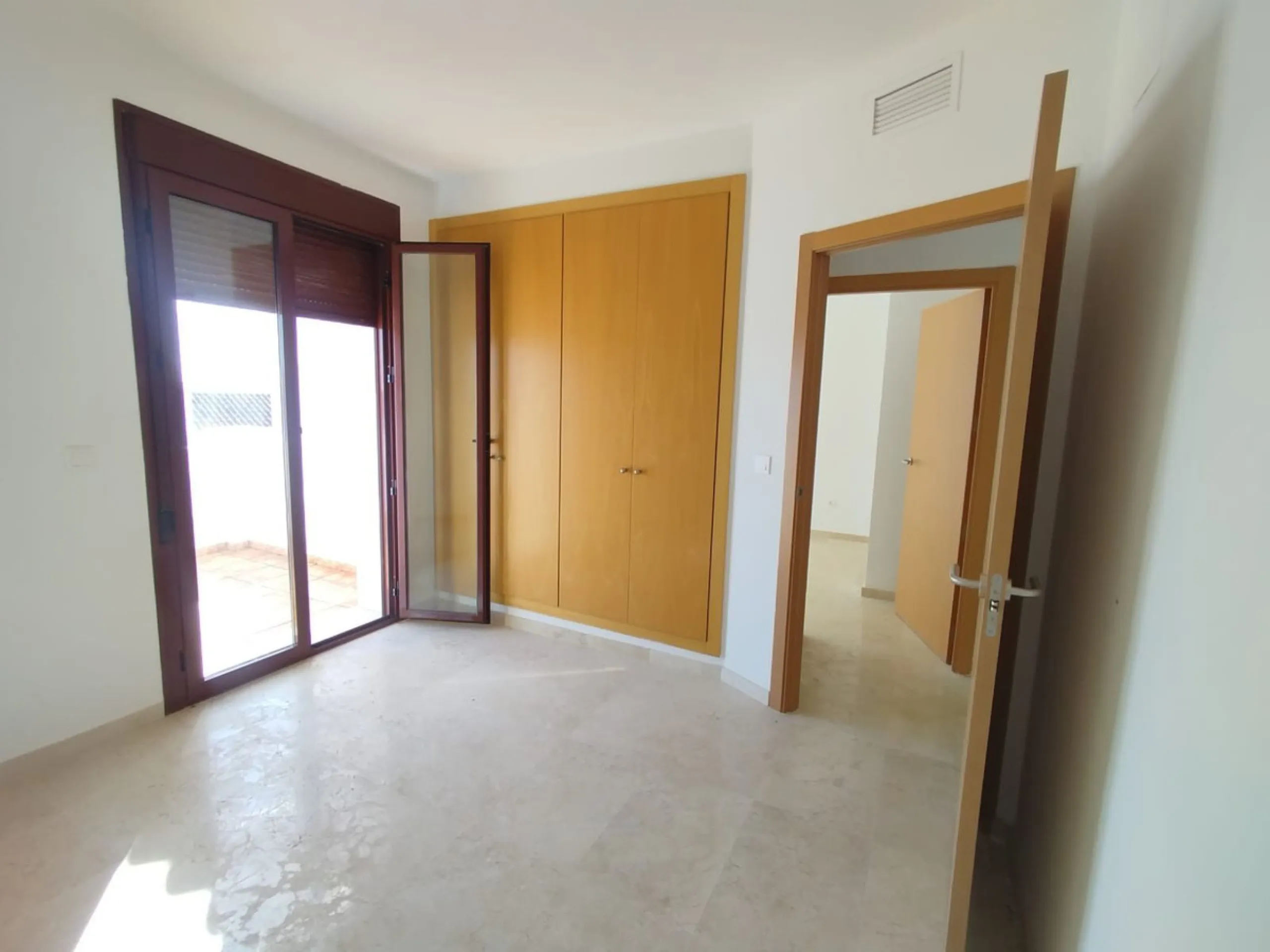 House - Townhouse в продаже в Casares, Málaga. В доме 3 спален и 3 ванных комнат. Площадь дома 266 м²
