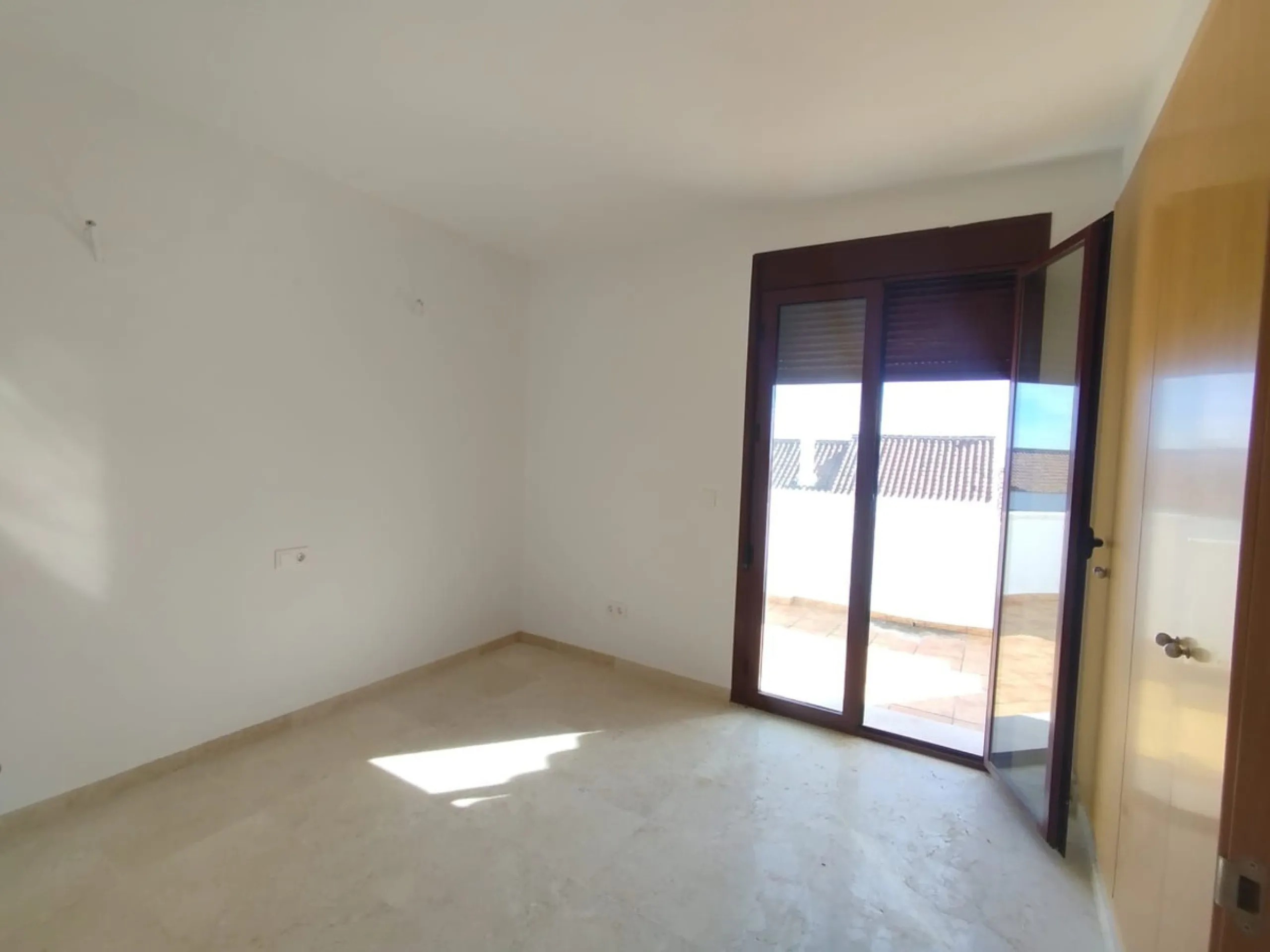 House - Townhouse в продаже в Casares, Málaga. В доме 3 спален и 3 ванных комнат. Площадь дома 266 м²
