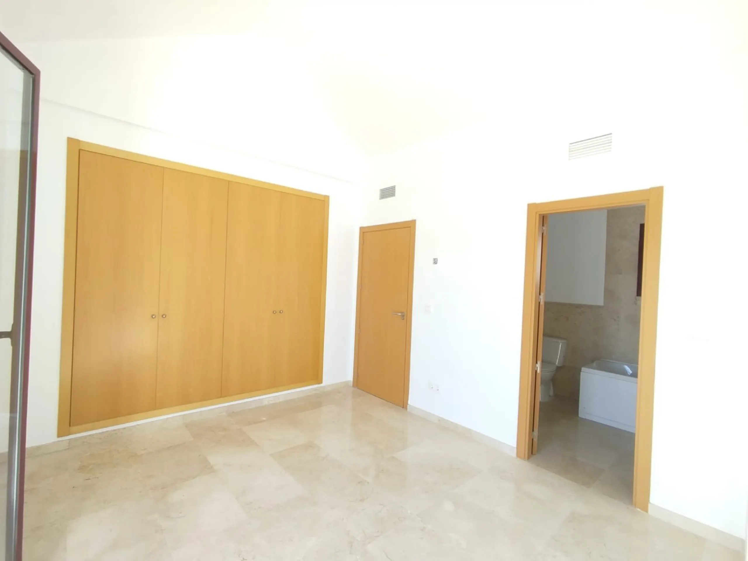 House - Townhouse в продаже в Casares, Málaga. В доме 3 спален и 3 ванных комнат. Площадь дома 266 м²