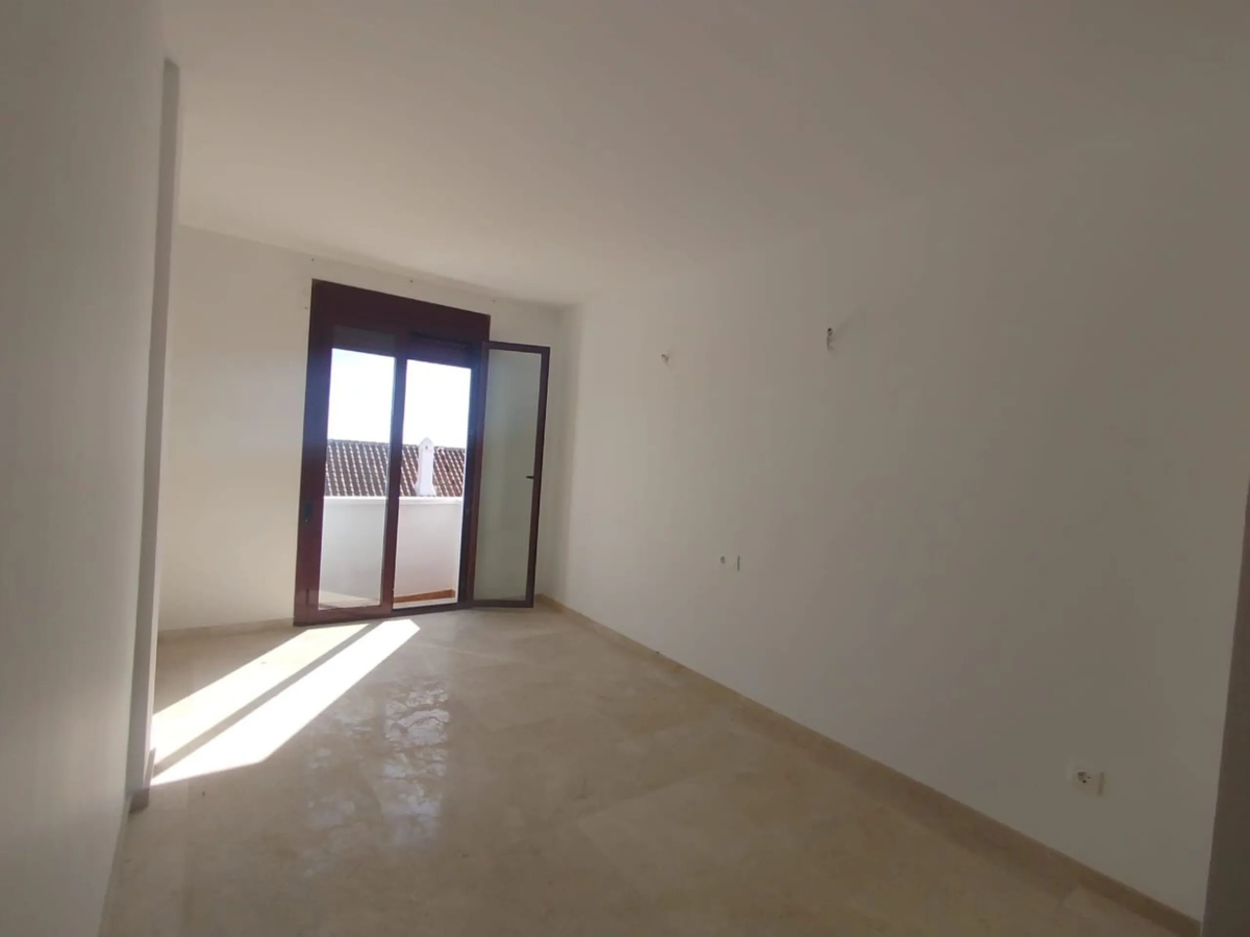 House - Townhouse в продаже в Casares, Málaga. В доме 3 спален и 3 ванных комнат. Площадь дома 266 м²