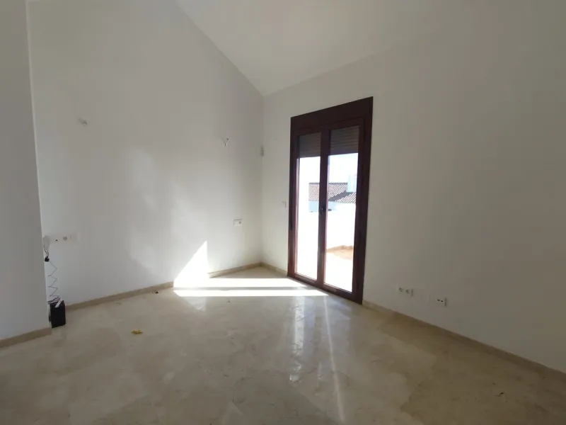 House - Townhouse в продаже в Casares, Málaga. В доме 3 спален и 3 ванных комнат. Площадь дома 266 м²
