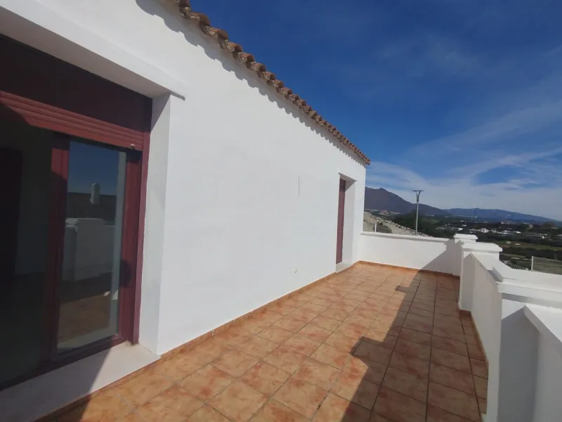 House - Townhouse в продаже в Casares, Málaga. В доме 3 спален и 3 ванных комнат. Площадь дома 266 м²