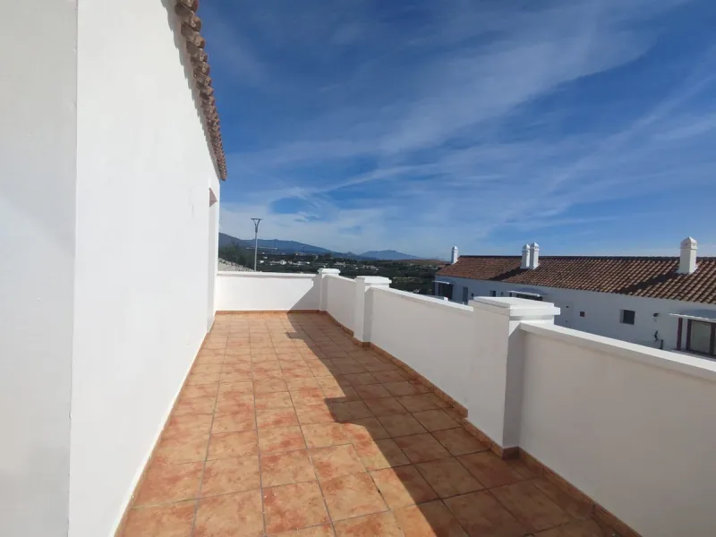 House - Townhouse в продаже в Casares, Málaga. В доме 3 спален и 3 ванных комнат. Площадь дома 266 м²