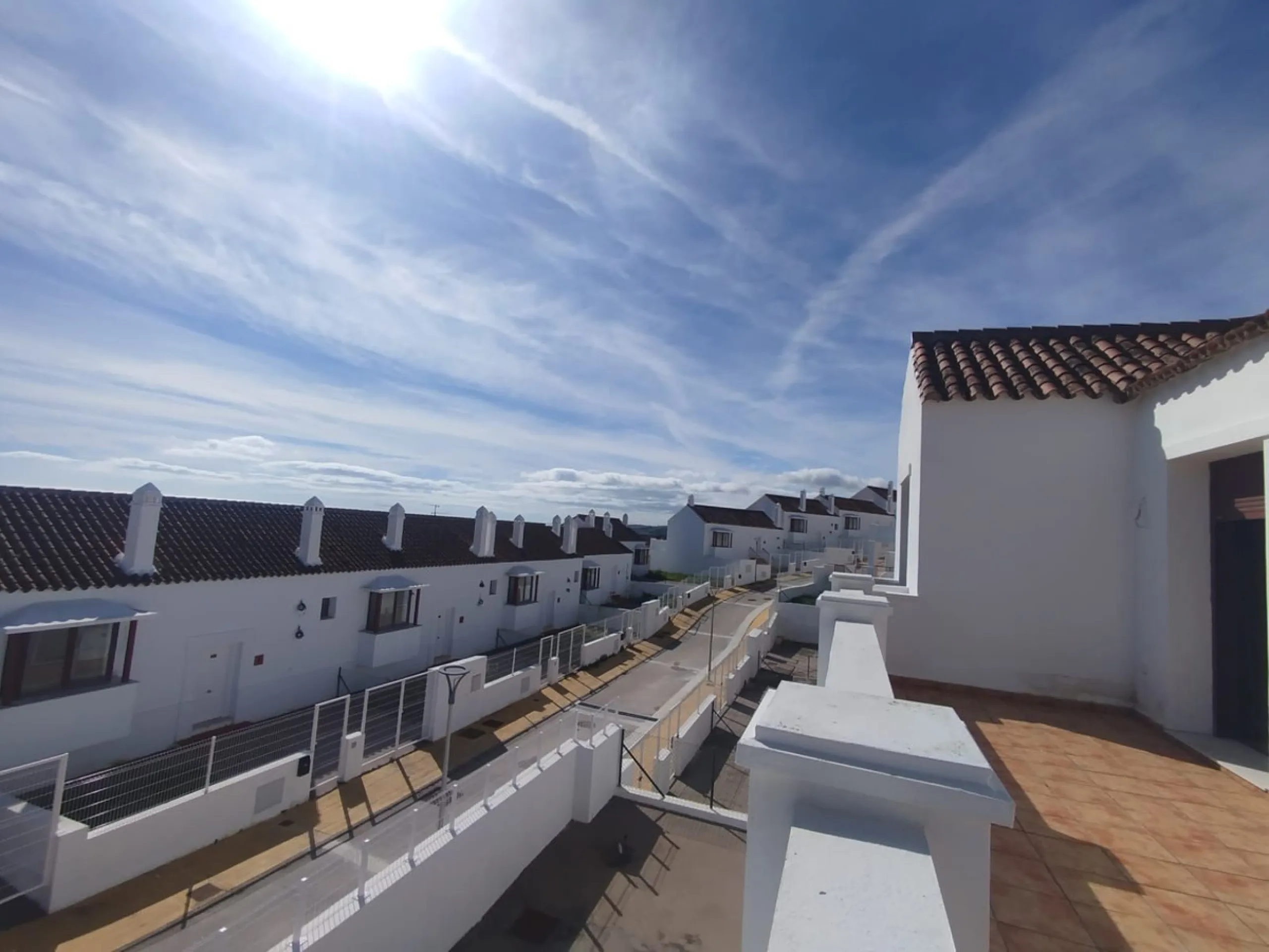 House - Townhouse в продаже в Casares, Málaga. В доме 3 спален и 3 ванных комнат. Площадь дома 266 м²