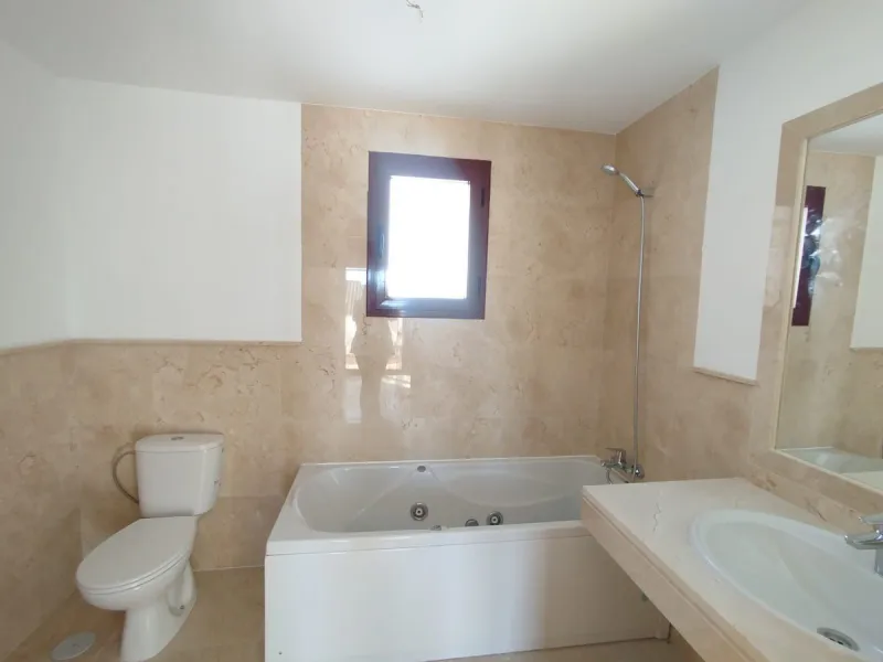 House - Townhouse в продаже в Casares, Málaga. В доме 3 спален и 3 ванных комнат. Площадь дома 266 м²