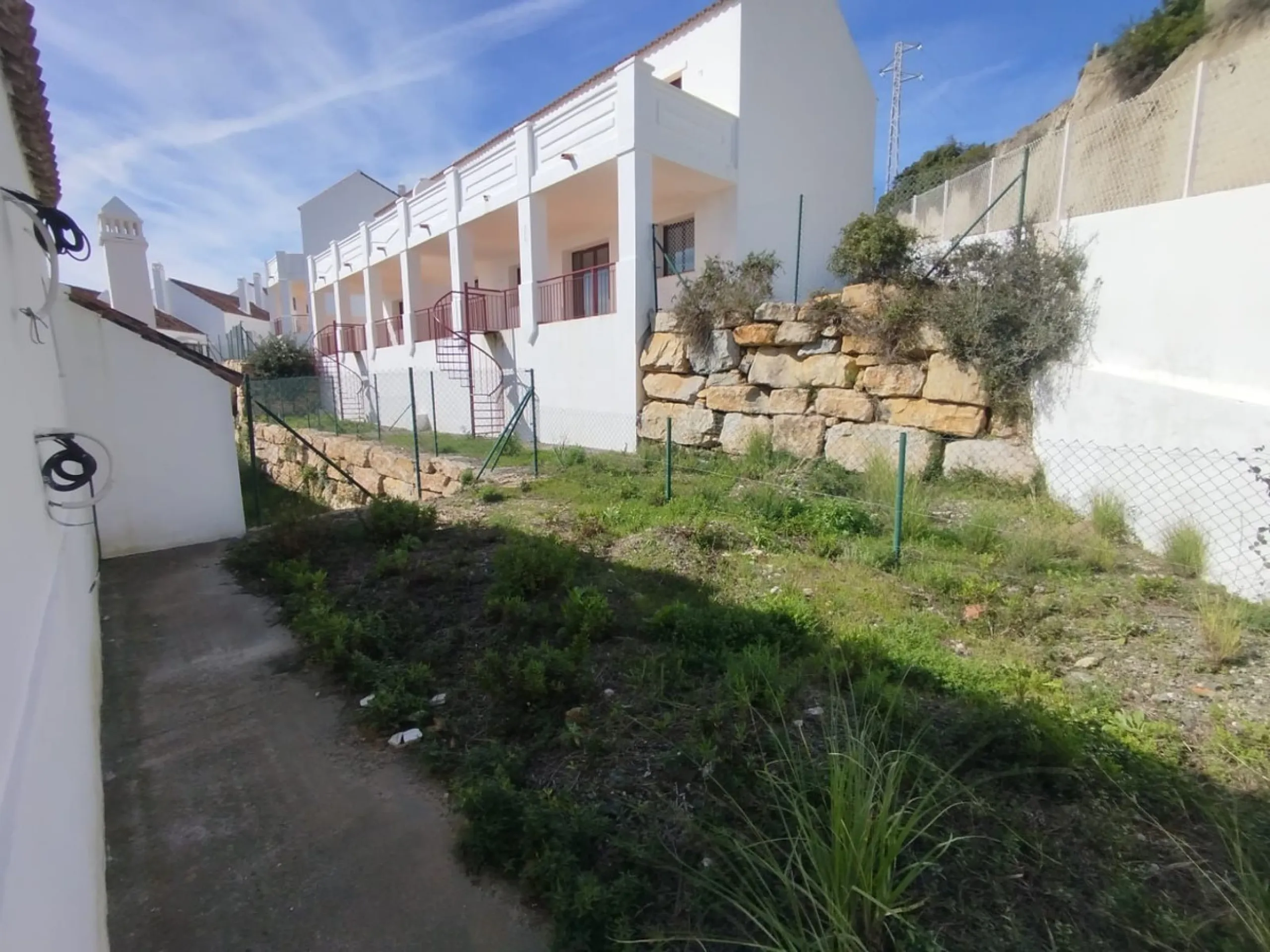 House - Townhouse в продаже в Casares, Málaga. В доме 3 спален и 3 ванных комнат. Площадь дома 266 м²