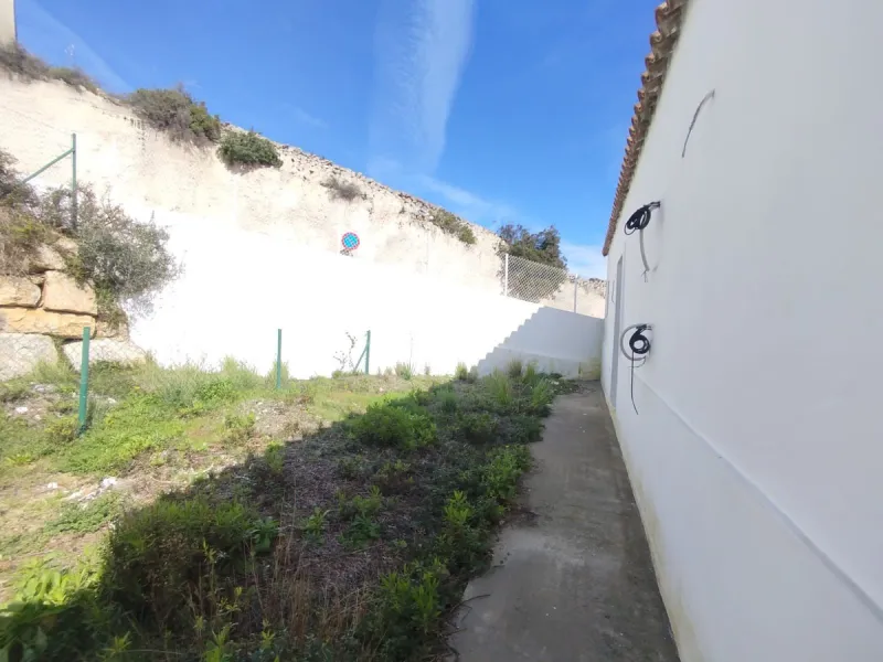 House - Townhouse в продаже в Casares, Málaga. В доме 3 спален и 3 ванных комнат. Площадь дома 266 м²