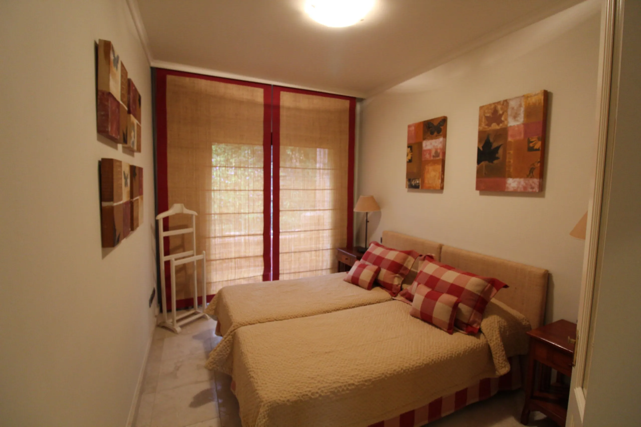 House - Semi-Detached House в продаже в Marbella, Málaga. В доме 3 спален и 3 ванных комнат. Площадь дома 431 м². Площадь участка 100 м²