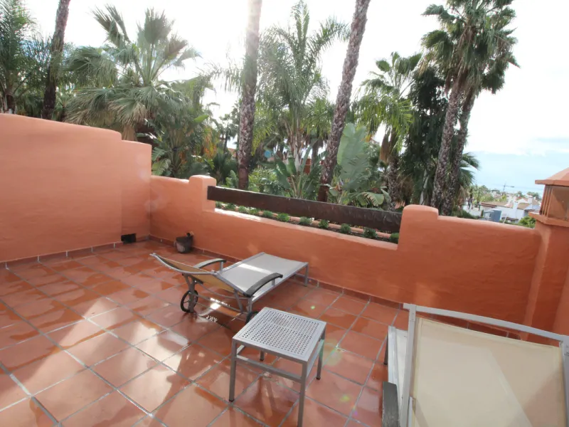 House - Semi-Detached House в продаже в Marbella, Málaga. В доме 3 спален и 3 ванных комнат. Площадь дома 431 м². Площадь участка 100 м²