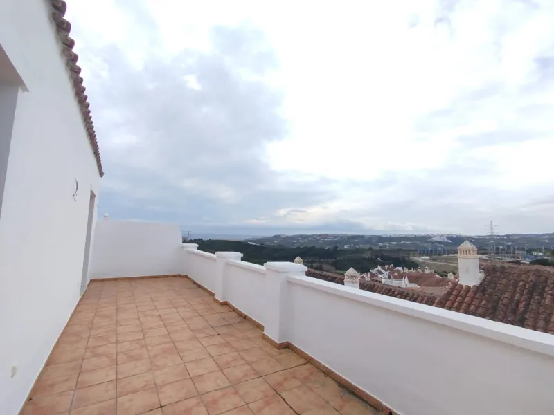 House - Townhouse в продаже в Casares, Málaga. В доме 3 спален и 2 ванных комнат. Площадь дома 240 м²