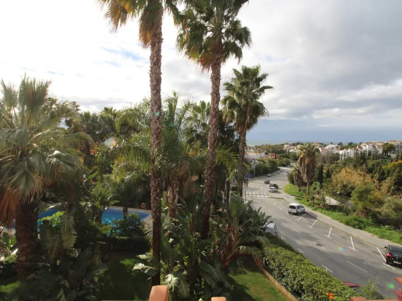 House - Semi-Detached House в продаже в Marbella, Málaga. В доме 3 спален и 3 ванных комнат. Площадь дома 431 м². Площадь участка 100 м²