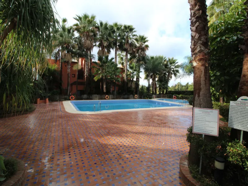House - Semi-Detached House в продаже в Marbella, Málaga. В доме 3 спален и 3 ванных комнат. Площадь дома 431 м². Площадь участка 100 м²