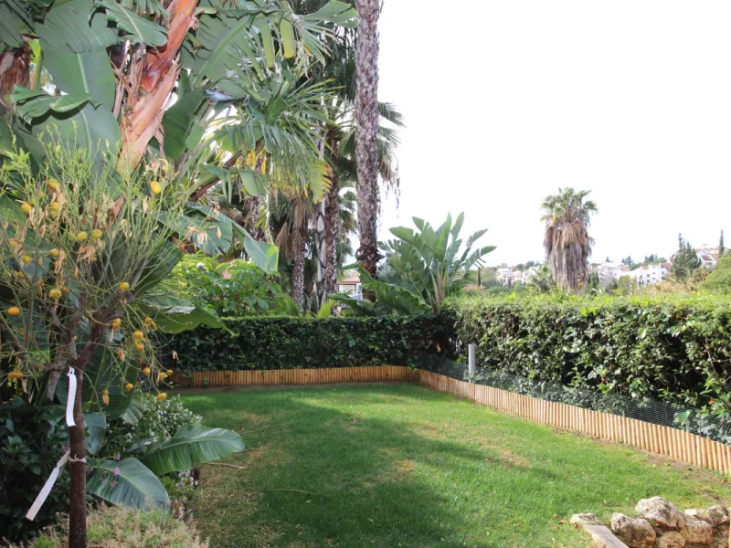 House - Semi-Detached House в продаже в Marbella, Málaga. В доме 3 спален и 3 ванных комнат. Площадь дома 431 м². Площадь участка 100 м²