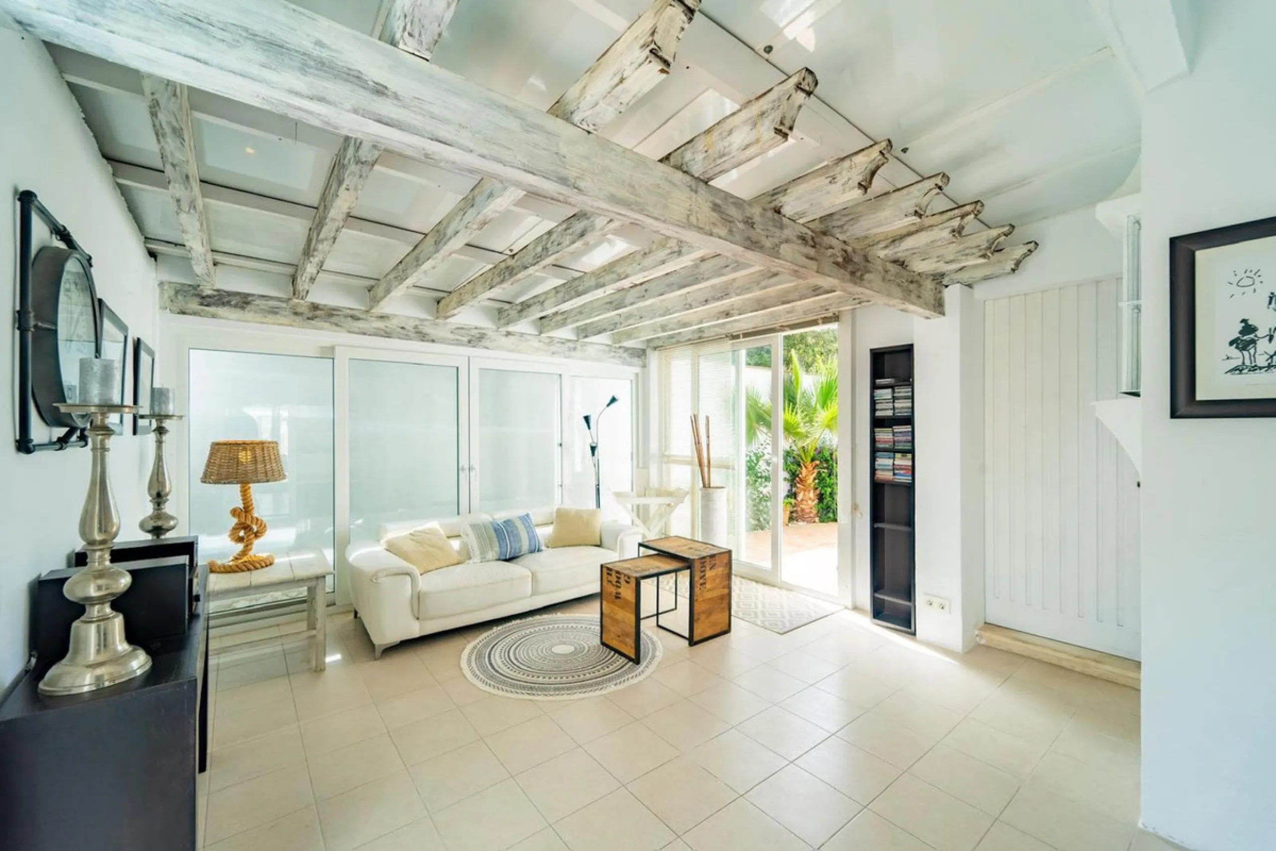 This cozy villa is situated just a short walk from the beach, offering easy access and proximity to various amenities. The property has been fully renovated and redecorated, ensuring a modern and comfortable living space. Nice sea views from roof solarium