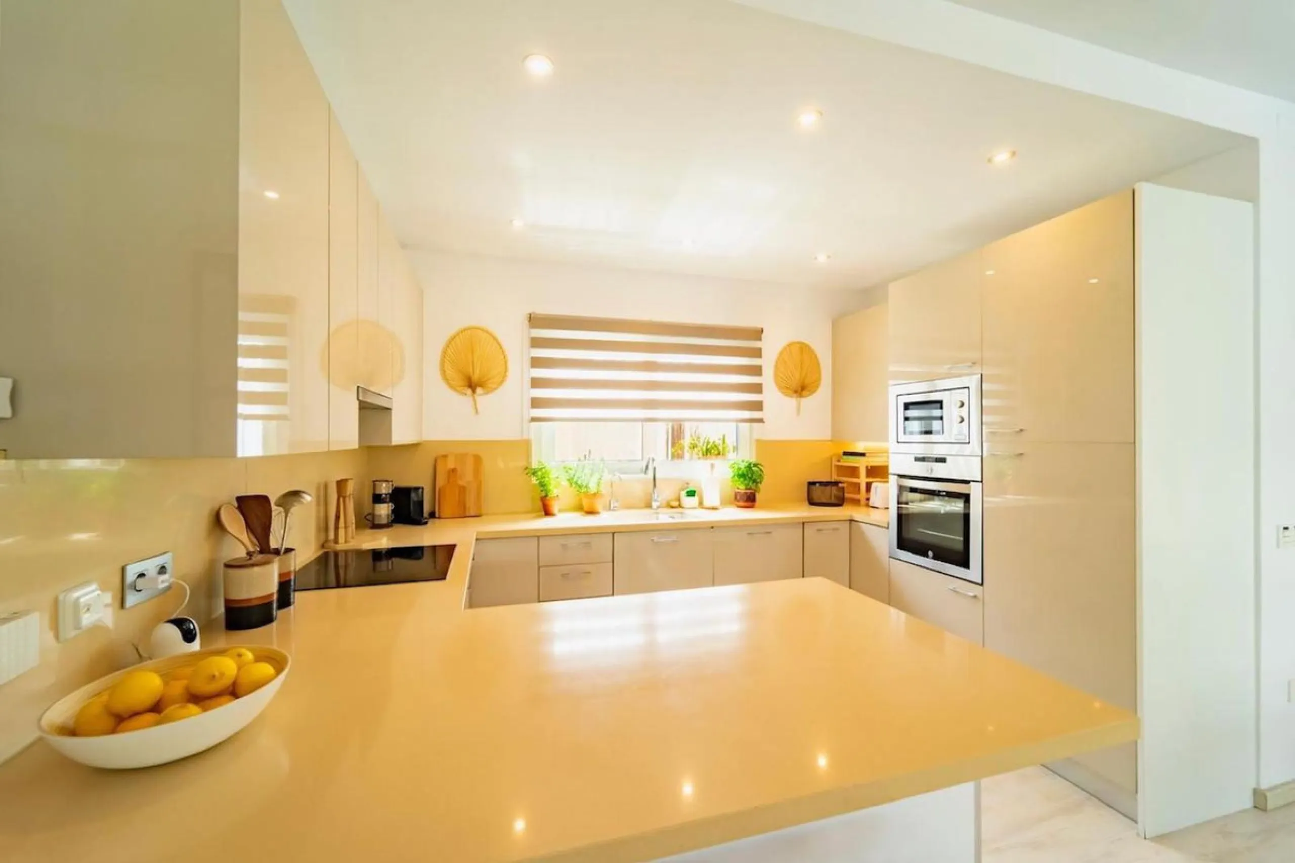 This cozy villa is situated just a short walk from the beach, offering easy access and proximity to various amenities. The property has been fully renovated and redecorated, ensuring a modern and comfortable living space. Nice sea views from roof solarium
