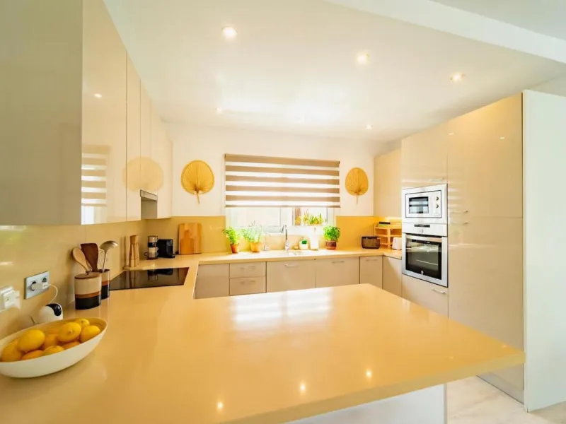 This cozy villa is situated just a short walk from the beach, offering easy access and proximity to various amenities. The property has been fully renovated and redecorated, ensuring a modern and comfortable living space. Nice sea views from roof solarium