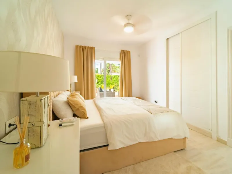 This cozy villa is situated just a short walk from the beach, offering easy access and proximity to various amenities. The property has been fully renovated and redecorated, ensuring a modern and comfortable living space. Nice sea views from roof solarium