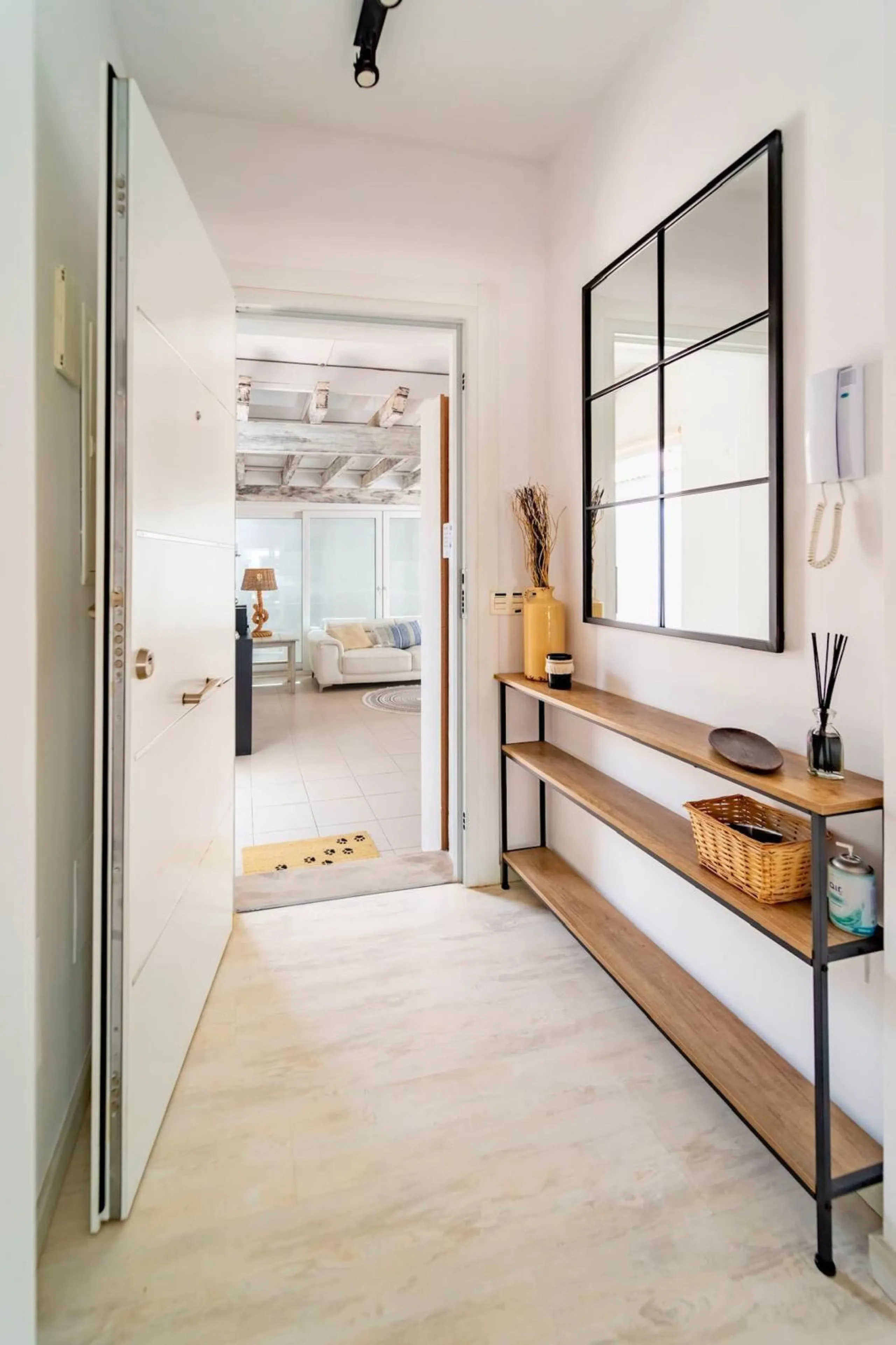 This cozy villa is situated just a short walk from the beach, offering easy access and proximity to various amenities. The property has been fully renovated and redecorated, ensuring a modern and comfortable living space. Nice sea views from roof solarium