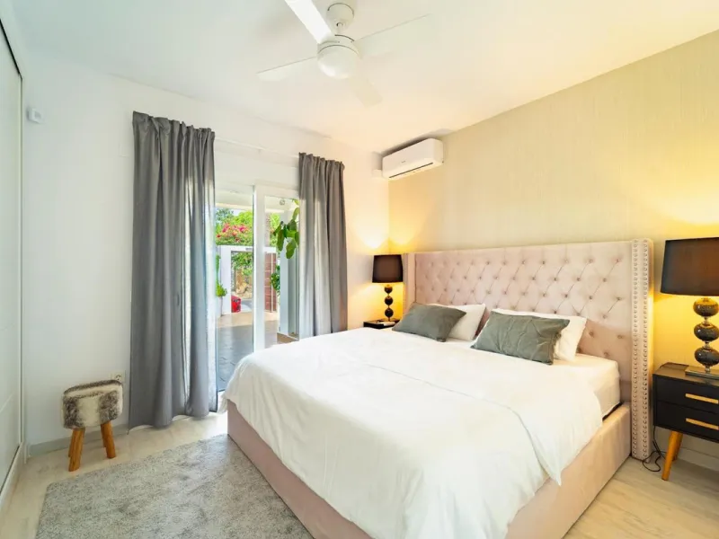 This cozy villa is situated just a short walk from the beach, offering easy access and proximity to various amenities. The property has been fully renovated and redecorated, ensuring a modern and comfortable living space. Nice sea views from roof solarium
