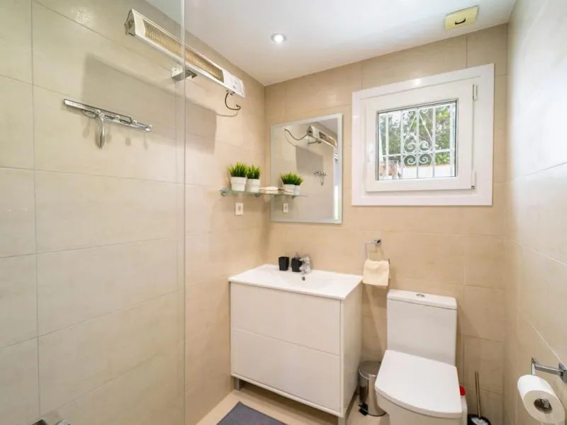 This cozy villa is situated just a short walk from the beach, offering easy access and proximity to various amenities. The property has been fully renovated and redecorated, ensuring a modern and comfortable living space. Nice sea views from roof solarium